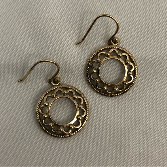 Jewelry - Vintage Gold Circle Small Hoop Design Earrings